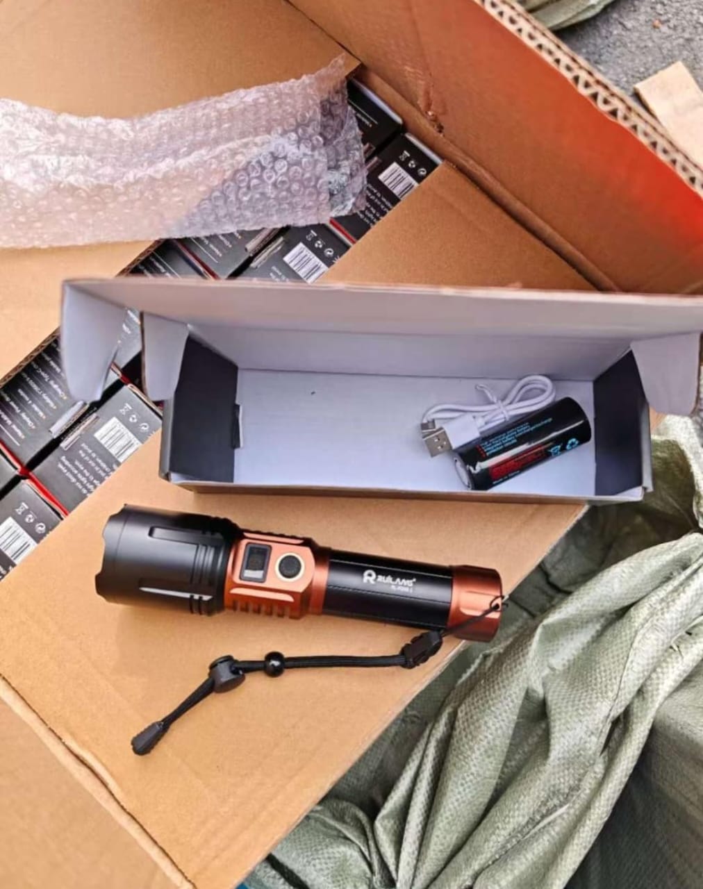 RL display heavy torch Almunium body water proof 26650 3.7v battery