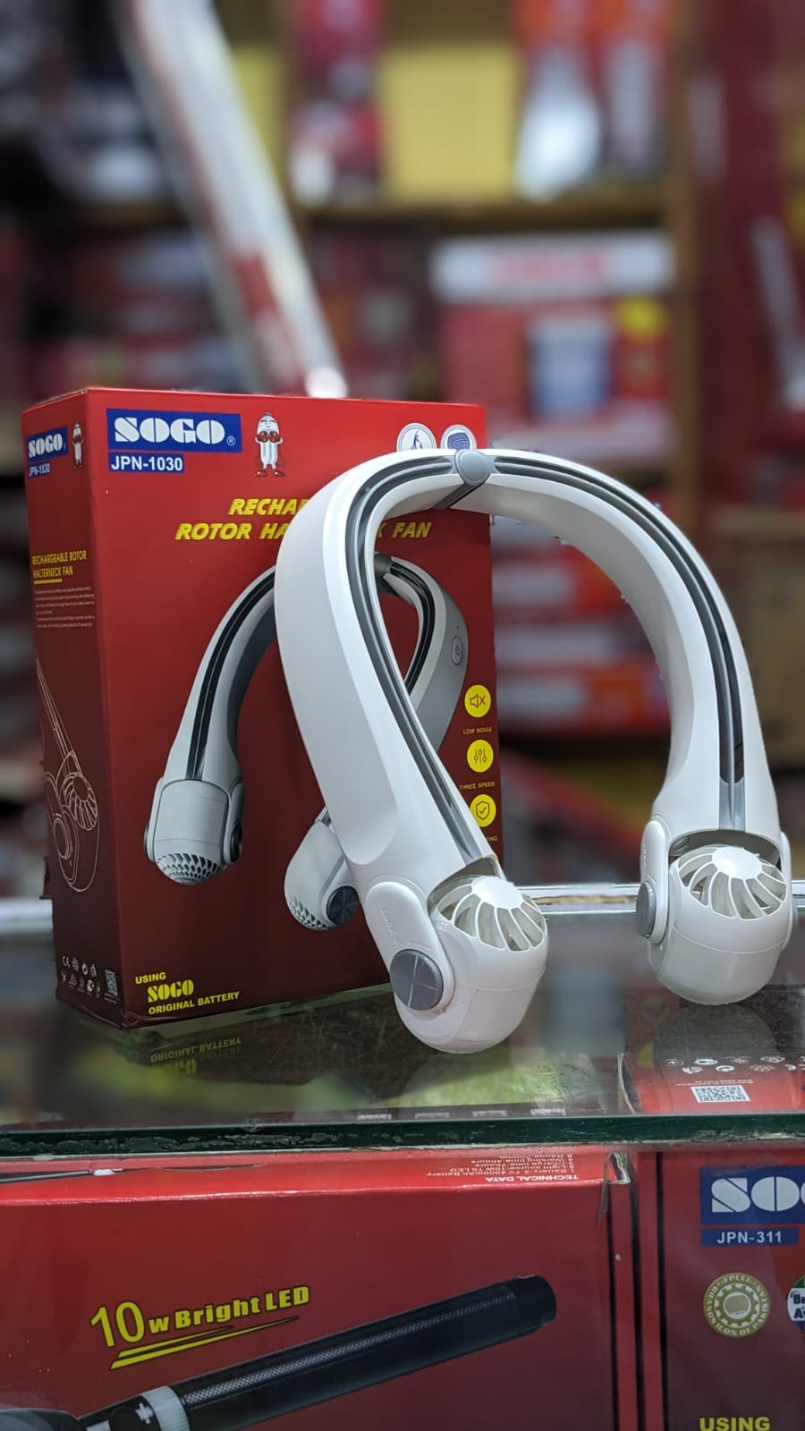 Lightweight bladeless neck fan for outdoor and indoor use